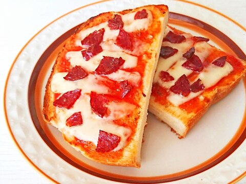 シンプルなサラミのピザトースト